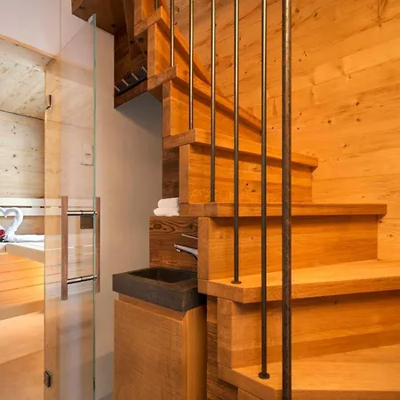 Black Pearl Apartment